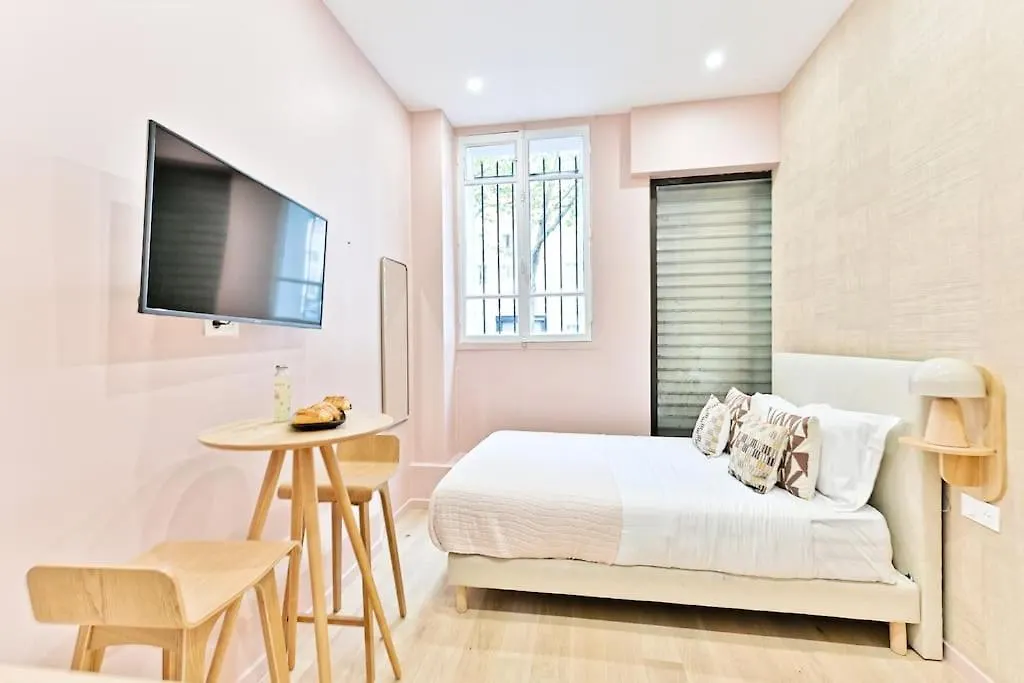 Petit Confortable & Tranquille 17eme Apartment *