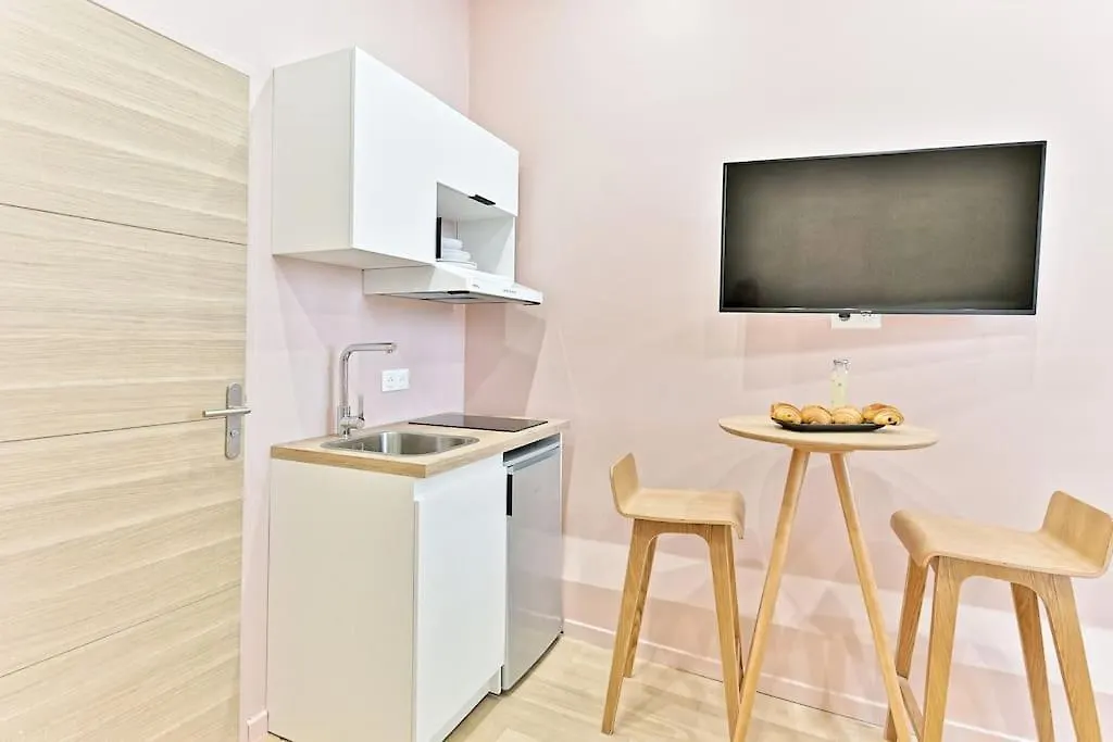 Petit Confortable & Tranquille 17eme Paris